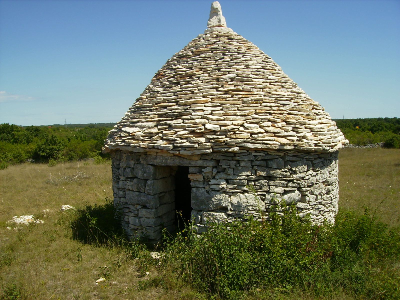 Round dry-stone kažun field hut with a conical stone roof near Vodnjan