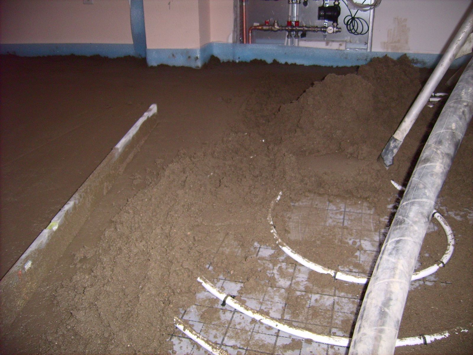 Room with a fresh, levelled screed floor ready for the final floor covering