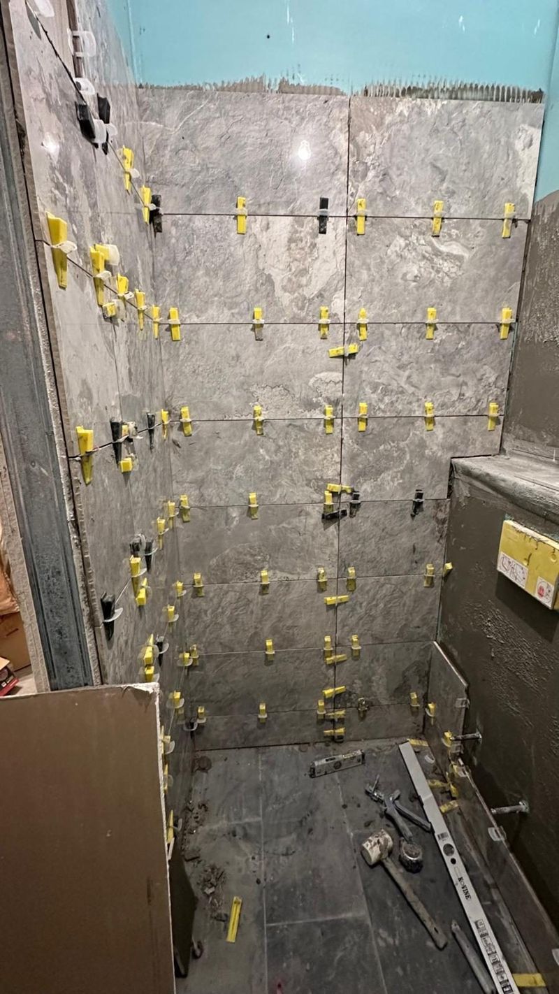 large format tiles levelling